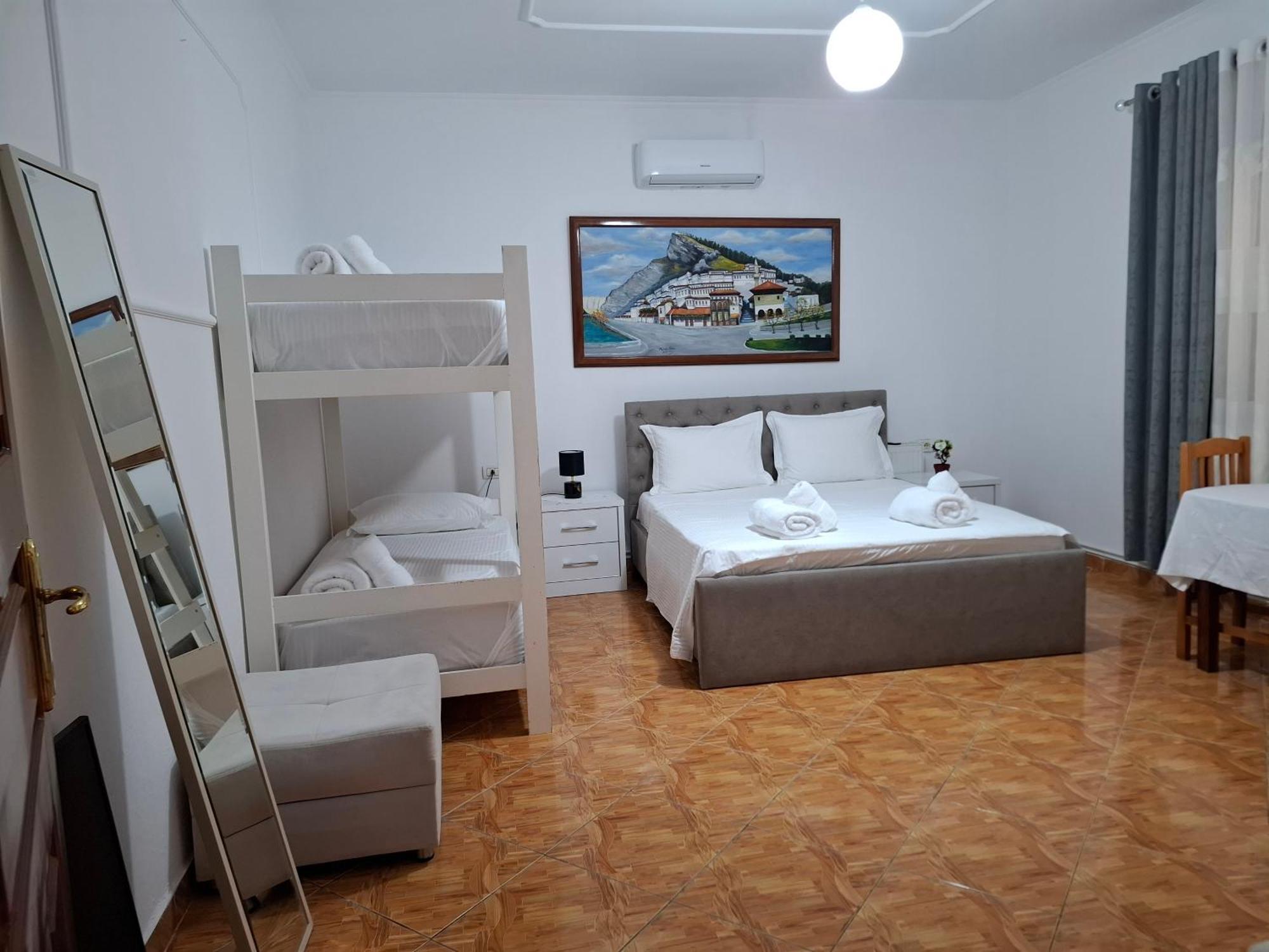 Apartment Xheison Berat Buitenkant foto