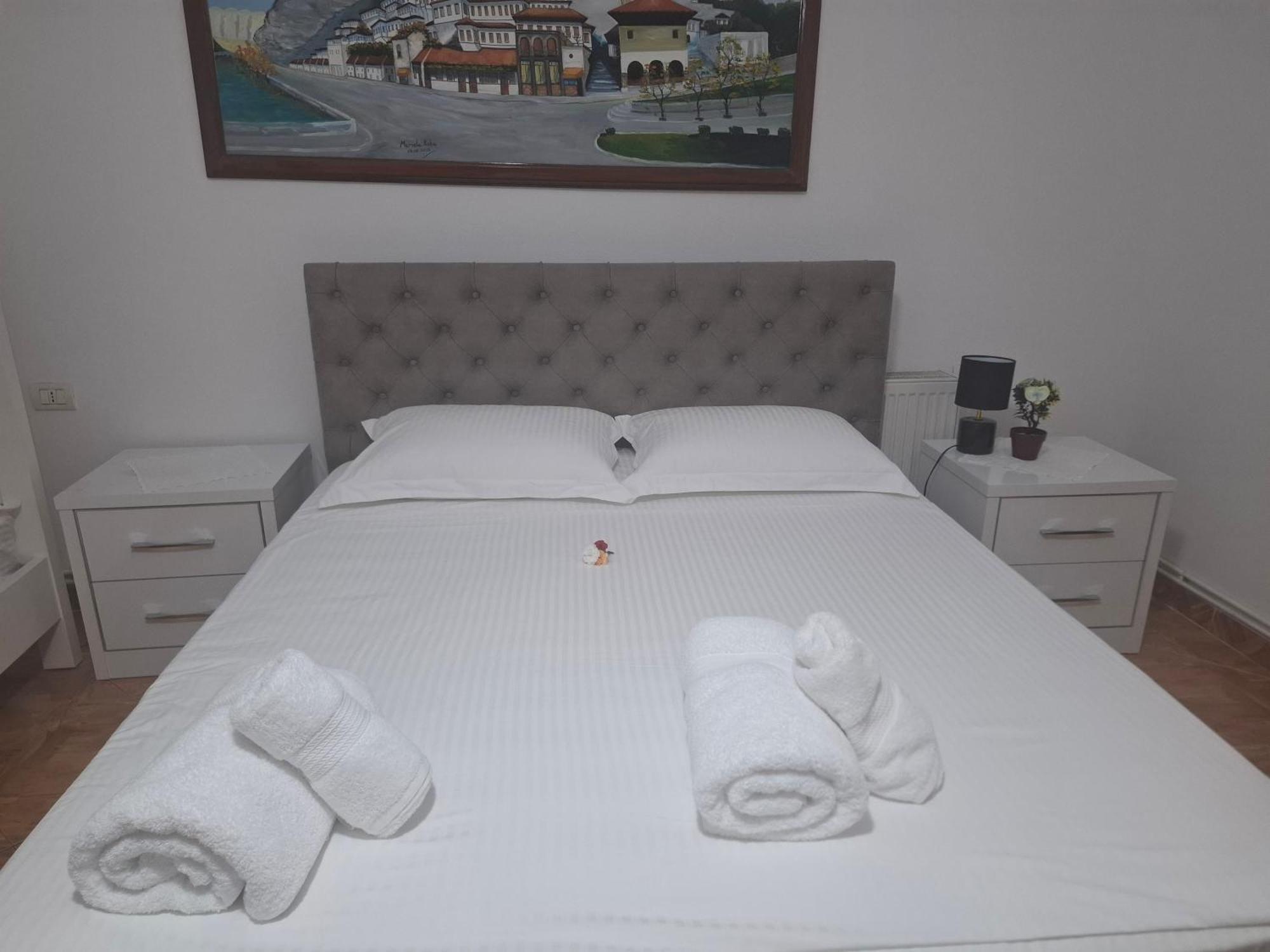 Apartment Xheison Berat Buitenkant foto